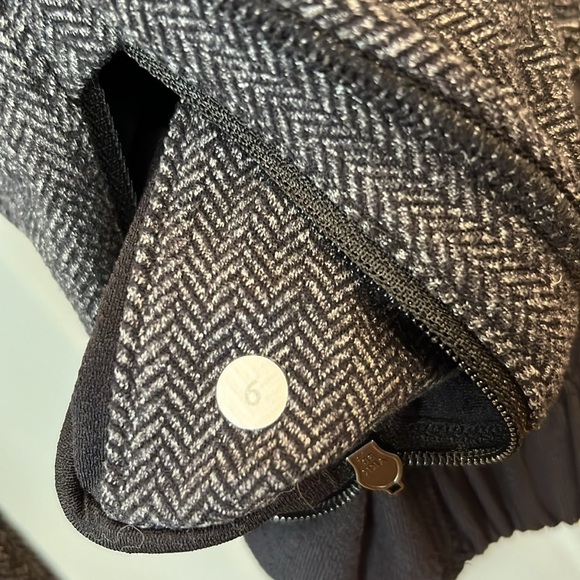 Lululemon Heathered Black/Grey Sweater, Size 6 - Picture 6 of 6